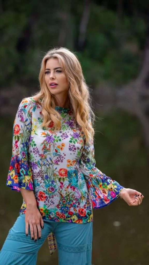 Floral loose blouse for bohemian spring fashion